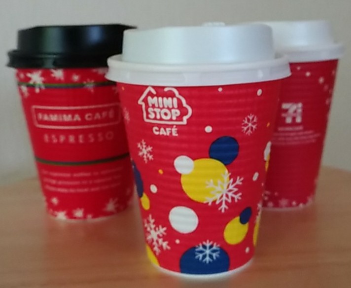クリスマスデザインのコーヒー