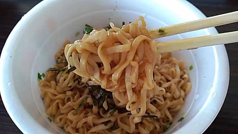 レアなカップめん「チキンラーメンの油そば」