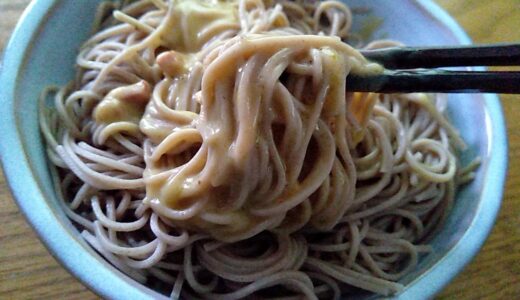 蕎麦にカルボナーラソースをかけてみたら意外とイケた？