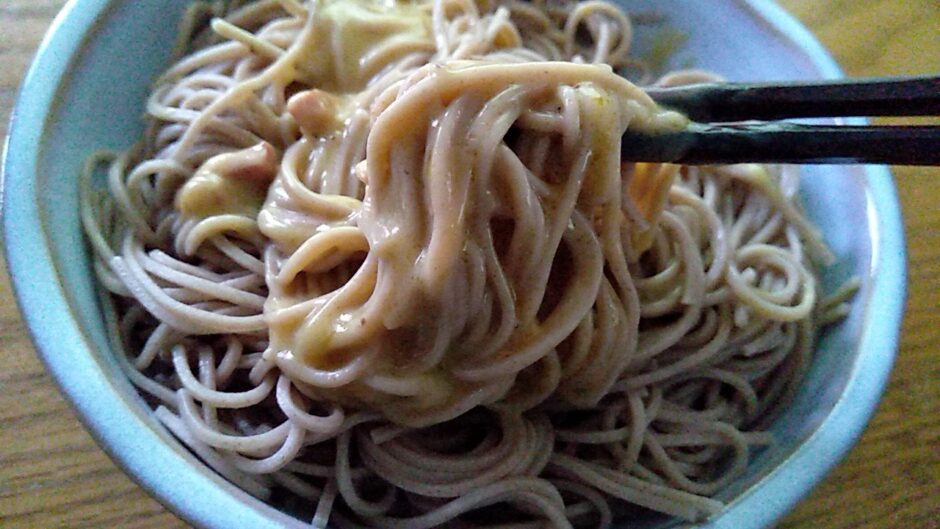 意外に食べれるカルボナーラ蕎麦