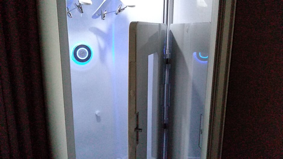 スラックスのしわ取りも可能