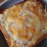 三種のチーズで食べるパン