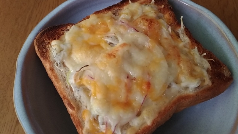 三種のチーズで食べるパン