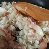 加熱しながらご飯と具を混ぜる