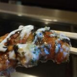 一人で楽しむお好み焼き屋の鉄板焼き『チーズin豚玉』